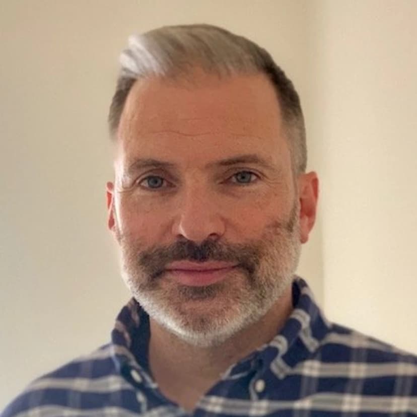 Chris Paredes - Licensed Therapist in Washington